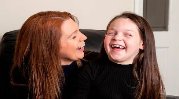 طفلة تنقذ حياة والدتها بفضل درس تعلمته على يوتيوب طفلة تنقذ حياة والدتها بفضل درس تعلمته على يوتيوب