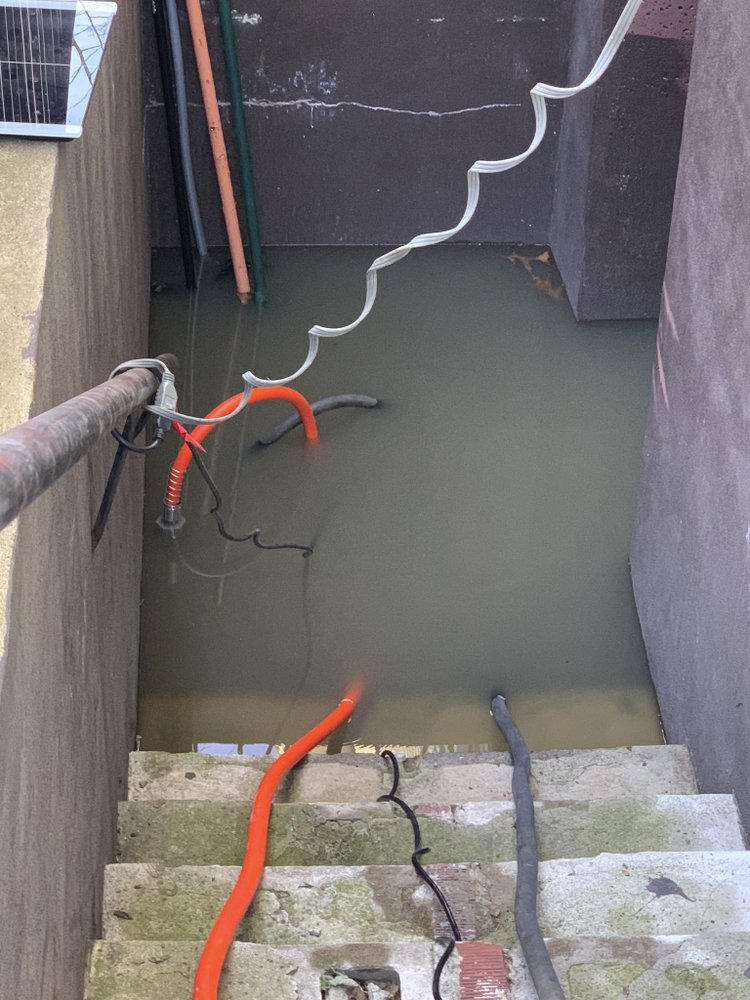 مياه الصرف تغرق 300 منزل في حي كوينز بنيويورك مياه الصرف تغرق 300 منزل في حي كوينز بنيويورك