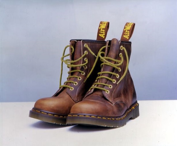 موضة التسعينات تعود من جديد موضة التسعينات تعود من جديد