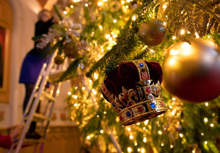 شجرة كريسماس العائلة المالكة.. تقليد بريطاني عمره 200 عام
