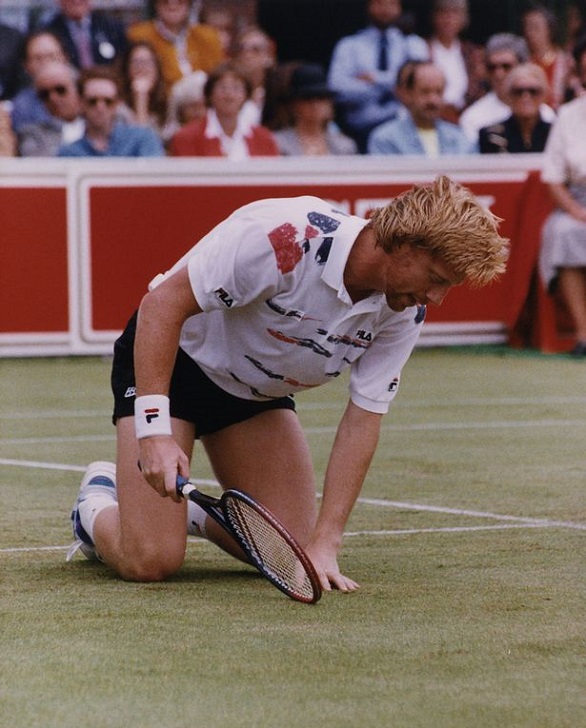 موضة التسعينات تعود من جديد موضة التسعينات تعود من جديد