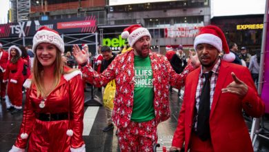 سانتا كلوز يحتفل بالتجمع السنوي في نيويورك سانتا كلوز يحتفل بالتجمع السنوي في نيويورك