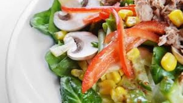 سلطة الملفوف بالفطر والفلفل الملون للرجيم سلطة الملفوف بالفطر والفلفل الملون للرجيم