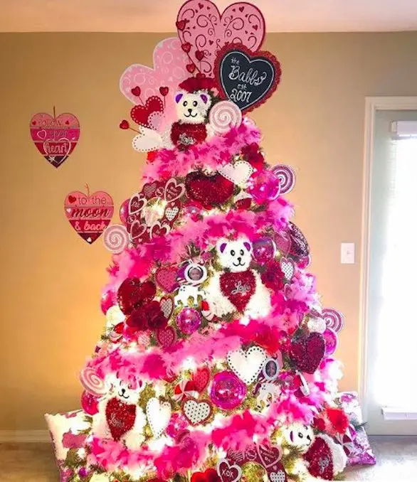 أشجار الفالنتاين موجة جديدة هذا العام أشجار الفالنتاين موجة جديدة هذا العام