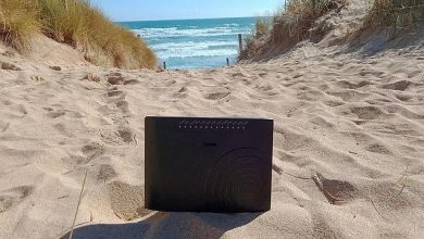 زوجان يصطحبان "المودم" في نزهة بعد رفض أطفالهما الخروج معهما زوجان يصطحبان "المودم" في نزهة بعد رفض أطفالهما الخروج معهما