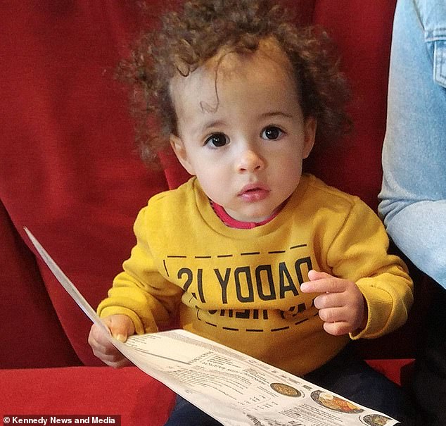 لاصق "سوبر غلو" يُحول جسد طفل إلى كتلة لهب لاصق "سوبر غلو" يُحول جسد طفل إلى كتلة لهب