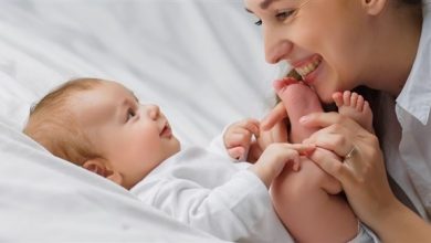 أطعمة لا ينبغي تقديمها للطفل في عامه الأول