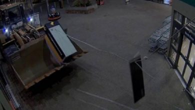 أغرب سرقة لماكينة صراف آلي في العالم أغرب سرقة لماكينة صراف آلي في العالم