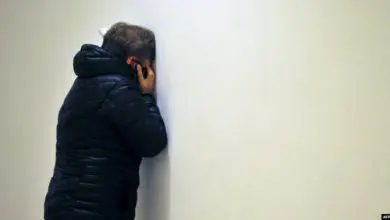 دراسة تكشف سن التعاسة لدى البشر دراسة تكشف سن التعاسة لدى البشر