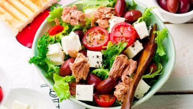 سلطة تونة بالجبنة والزيتون سلطة تونة بالجبنة والزيتون