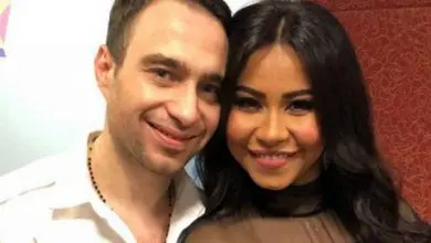 شيرين عبد الوهاب منهارة وحسام حبيب يواسيها شيرين عبد الوهاب منهارة وحسام حبيب يواسيها