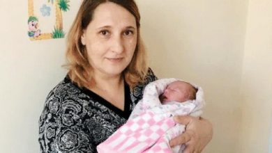 ولادة طفلة معجزة نمت خارج رحم أمها ولادة طفلة معجزة نمت خارج رحم أمها