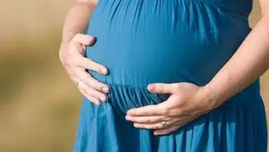 طرق آمنة للتخلص من تورّم القدمين أثناء الحمل طرق آمنة للتخلص من تورّم القدمين أثناء الحمل