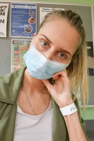 عروس تعاني من حالة نادرة تجعلها تشعر بالغرق تؤجل زفافها بانتظار العلاج عروس تعاني من حالة نادرة تجعلها تشعر بالغرق تؤجل زفافها بانتظار العلاج