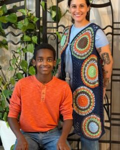 جونا لارسون يحول شغفه بالكروشيه إلى نجاح تجاري ملهم جونا لارسون يحول شغفه بالكروشيه إلى نجاح تجاري ملهم