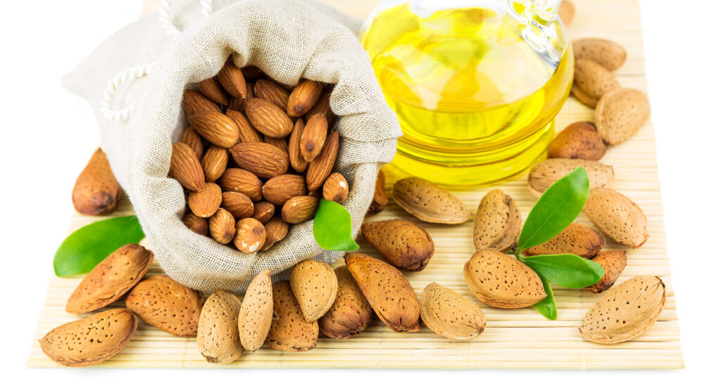 فوائد زيت اللوز المر: الحل الطبيعي لصحة البشرة والعناية بالجسم فوائد زيت اللوز المر: الحل الطبيعي لصحة البشرة والعناية بالجسم