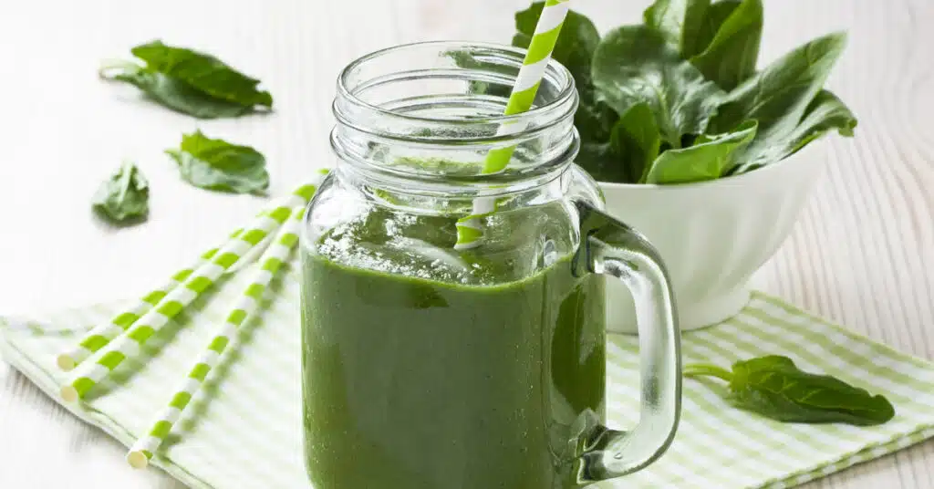 العصير الأخضر: الحل الطبيعي لتعزيز صحتك وفقدان الوزن العصير الأخضر: الحل الطبيعي لتعزيز صحتك وفقدان الوزن