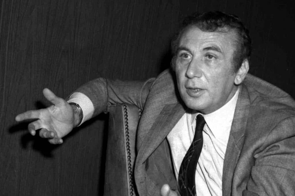 اقتباسات وأقوال نزار قباني: شاعر الحب اقتباسات وأقوال نزار قباني: شاعر الحب