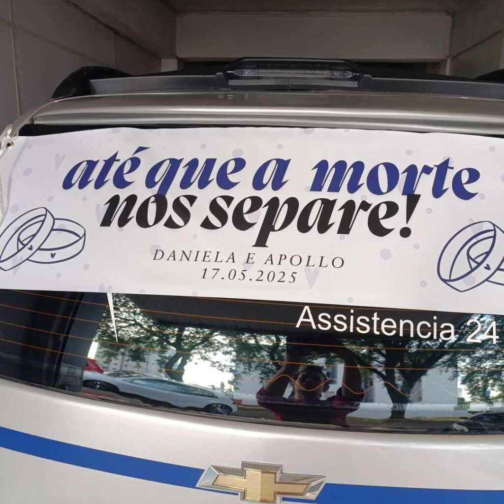 عروس تصل بسيارة جنازة إلى حفل زفافها وتثير ضجة في البرازيل والسبب غريب! عروس تصل بسيارة جنازة إلى حفل زفافها وتثير ضجة في البرازيل والسبب غريب!